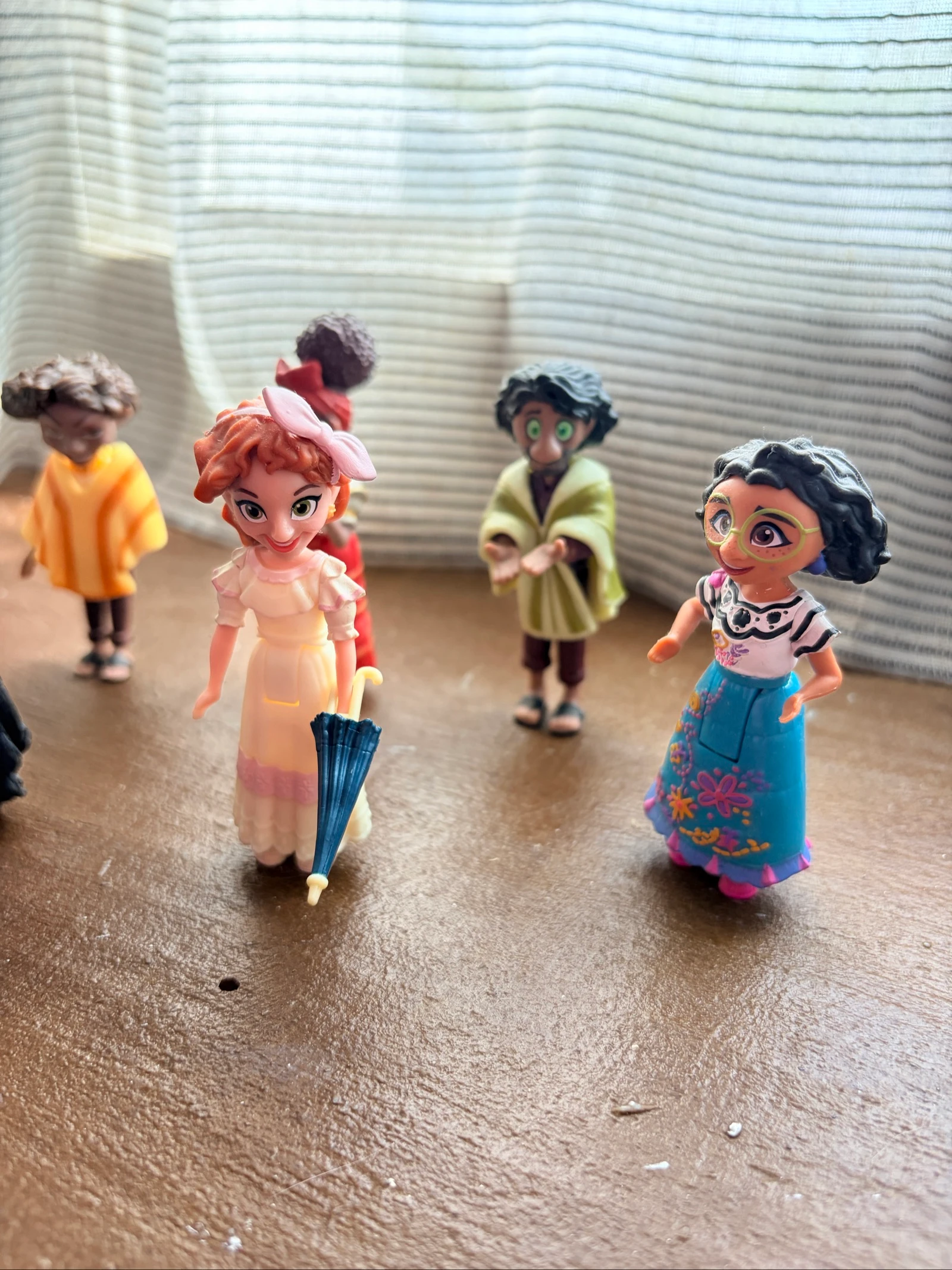 Lot de 7 figurines Disney Encanto  – photo 2